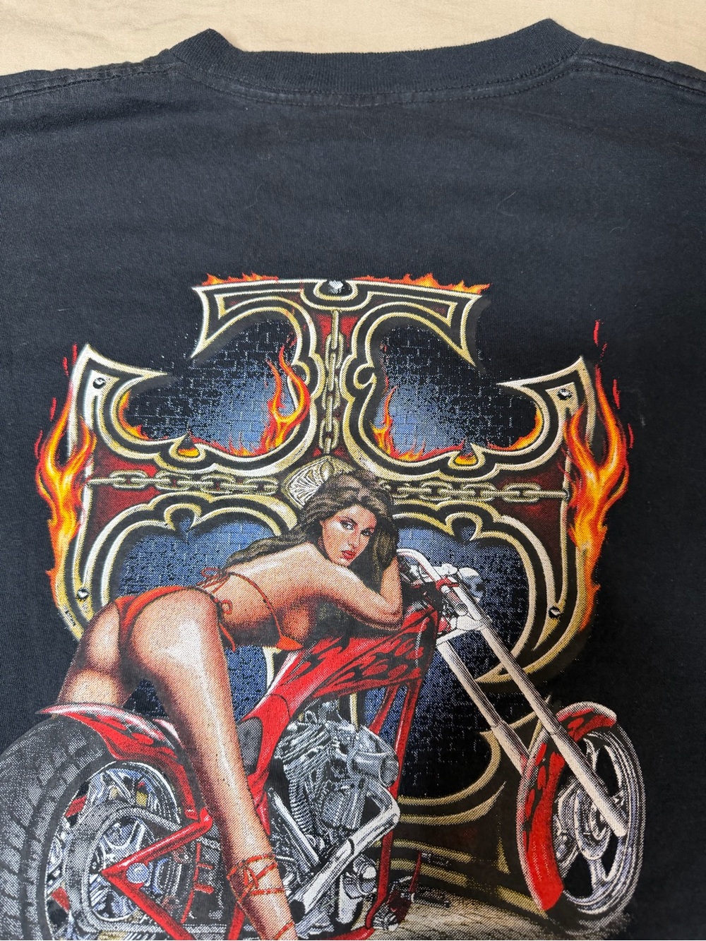 Sturgis 2006 Biker T-Shirt Flaming Iron Cross Bikini Babe Size XL Rally Week - Picture 4 of 8